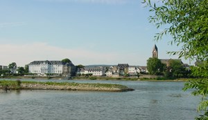 Blick auf Schloss Engers am Rhein